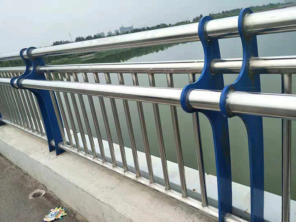 澳门特区立柱安装效果